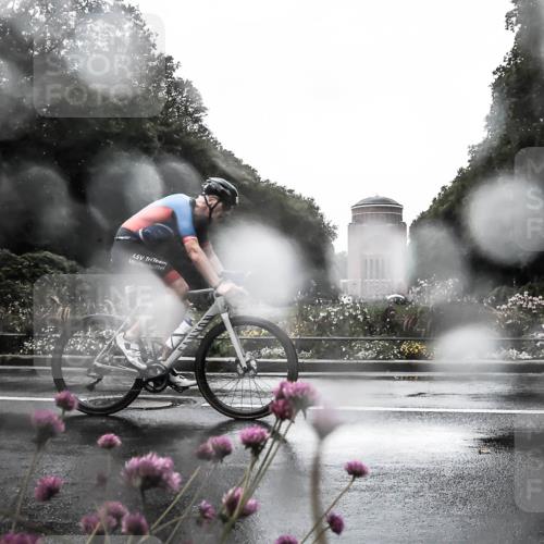 13.09.2026 - Stadtparktriathlon H.Heesch http://msf.ph/oto/10361047 13.09.2026 12:14:51 Radfahren 888, 971, 1049, 1121 meine-sportfotos.de