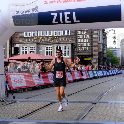 13.09.2026 - 21. swb-Marathon Bremen Tim E. http://msf.ph/oto/10361048 13.09.2026 12:58:26 Ziel 1323, 1379, 1604, 1717, 2073, 2099, 9065 meine-sportfotos.de