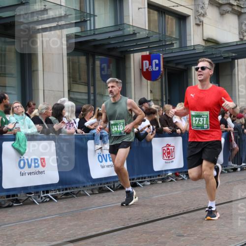 13.09.2026 - 21. swb-Marathon Bremen Strokosch-Dieckow http://msf.ph/oto/10361062 13.09.2026 13:36:02 Ziel 372, 900, 1072, 1738, 1880, 2339, 2467, 2692, 2700, 2931, 2949, 3067, 3224, 3291, 3410, 3591, 4049, 4643, 4989, 5259, 5781, 5800, 6527, 6642, 6778, 7249, 7379, 7808, 7865, 8275, 8488, 8511, 8525, 8731, 8905, 8941, 9026, 9076, 9226, 9427, 9497, 9564, 9899, 13038, 13238, 318, 532, 563, 1867, 2565, 3026, 3056, 3087, 3226, 3454, 3485, 3489, 3704, 3780, 3857, 4016, 4048, 5026, 5071, 5157, 5276, 5381, 5467, 5468, 5584, 5586, 5816, 6159, 6874, 6982, 7036 meine-sportfotos.de
