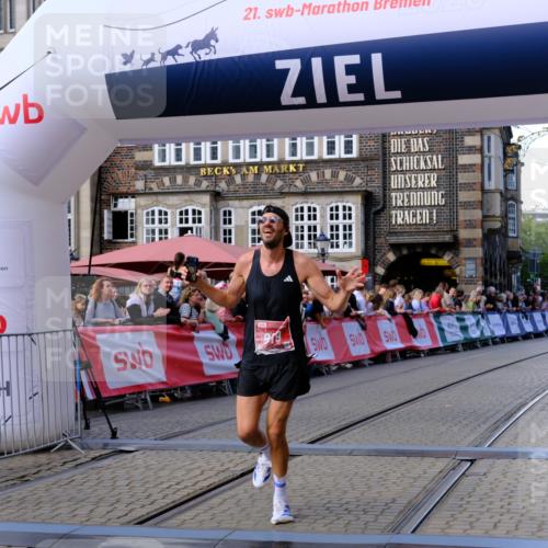 13.09.2026 - 21. swb-Marathon Bremen Tim E. http://msf.ph/oto/10361073 13.09.2026 12:58:26 Ziel 1323, 1379, 1604, 1717, 2073, 2099, 9065 meine-sportfotos.de
