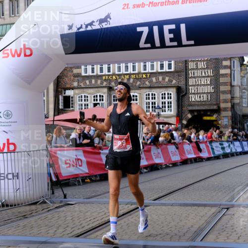 13.09.2026 - 21. swb-Marathon Bremen Tim E. http://msf.ph/oto/10361086 13.09.2026 12:58:26 Ziel 1323, 1379, 1604, 1717, 2073, 2099, 9065 meine-sportfotos.de