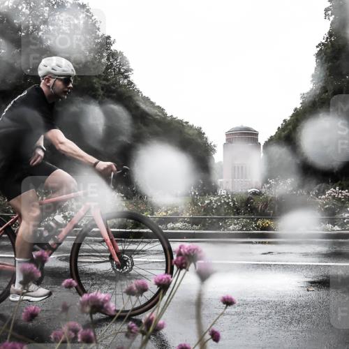 13.09.2026 - Stadtparktriathlon H.Heesch http://msf.ph/oto/10361094 13.09.2026 12:15:14 Radfahren 922, 983, 1050, 1054 meine-sportfotos.de