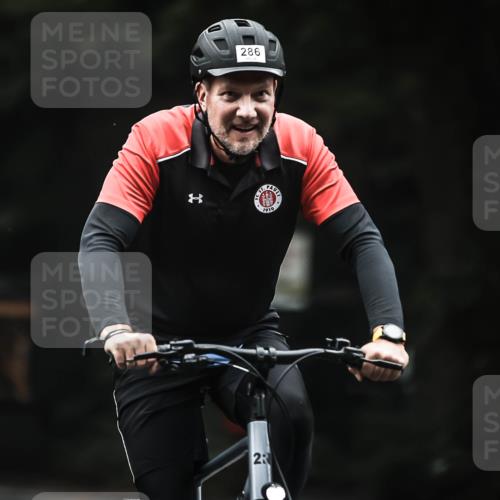 13.09.2026 - Stadtparktriathlon H.Heesch http://msf.ph/oto/10361110 13.09.2026 10:02:01 Radfahren 218, 243, 257, 261, 275, 286, 317, 323 meine-sportfotos.de