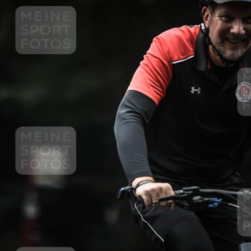 13.09.2026 - Stadtparktriathlon H.Heesch http://msf.ph/oto/10361119 13.09.2026 10:02:01 Radfahren 218, 243, 257, 261, 275, 286, 317, 323 meine-sportfotos.de