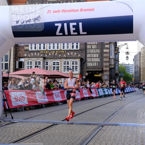 13.09.2026 - 21. swb-Marathon Bremen Tim E. http://msf.ph/oto/10361128 13.09.2026 12:58:46 Ziel 346, 1472, 5672, 6198, 8311, 8394 meine-sportfotos.de
