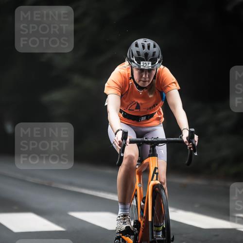 13.09.2026 - Stadtparktriathlon H.Heesch http://msf.ph/oto/10361137 13.09.2026 10:02:05 Radfahren 243, 256, 257, 261, 286 meine-sportfotos.de