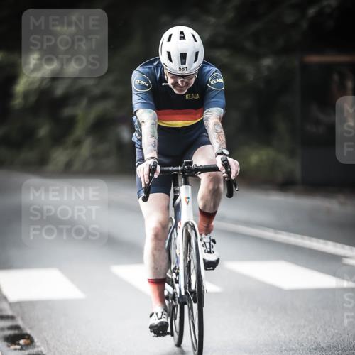 13.09.2026 - Stadtparktriathlon H.Heesch http://msf.ph/oto/10361163 13.09.2026 11:17:03 Radfahren 581, 684, 735 meine-sportfotos.de