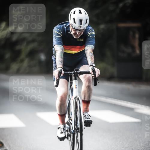 13.09.2026 - Stadtparktriathlon H.Heesch http://msf.ph/oto/10361168 13.09.2026 11:17:03 Radfahren 581, 684, 735 meine-sportfotos.de