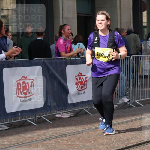 13.09.2026 - 21. swb-Marathon Bremen Strokosch-Dieckow http://msf.ph/oto/10361173 13.09.2026 11:21:50 Ziel 11698, 12157, 12211, 11104, 11639, 11821 meine-sportfotos.de
