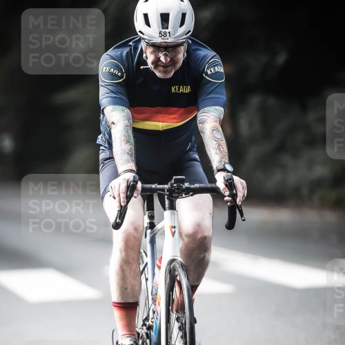 13.09.2026 - Stadtparktriathlon H.Heesch http://msf.ph/oto/10361186 13.09.2026 11:17:03 Radfahren 581, 684, 735 meine-sportfotos.de
