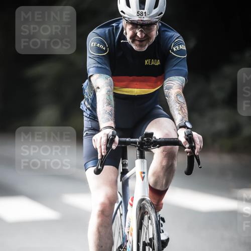 13.09.2026 - Stadtparktriathlon H.Heesch http://msf.ph/oto/10361189 13.09.2026 11:17:03 Radfahren 581, 684, 735 meine-sportfotos.de
