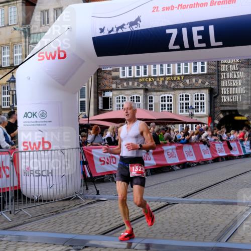 13.09.2026 - 21. swb-Marathon Bremen Tim E. http://msf.ph/oto/10361227 13.09.2026 12:58:47 Ziel 346, 1472, 2049, 5672, 6198, 8311, 8394 meine-sportfotos.de
