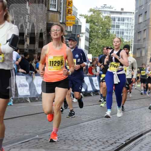 13.09.2026 - 21. swb-Marathon Bremen Strokosch-Dieckow http://msf.ph/oto/10361309 13.09.2026 10:58:22 Ziel 10078, 10494, 10543, 10559, 10565, 10604, 10673, 10826, 10828, 10903, 10914, 10931, 10932, 11136, 11295, 11332, 11752, 11824, 11863, 11884, 12441, 12482, 12551, 10878, 10879, 11004, 11152, 11189, 11384, 11455, 11686, 11953, 11955, 12180, 12237, 12320, 12499, 12505, 12518 meine-sportfotos.de