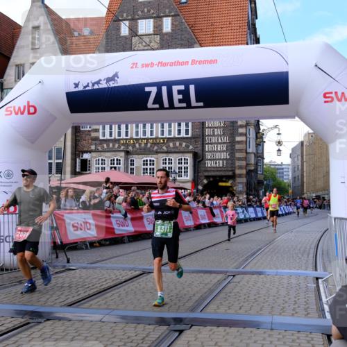 13.09.2026 - 21. swb-Marathon Bremen Tim E. http://msf.ph/oto/10361335 13.09.2026 12:58:53 Ziel 346, 2049, 5672, 6198, 8311, 8394 meine-sportfotos.de