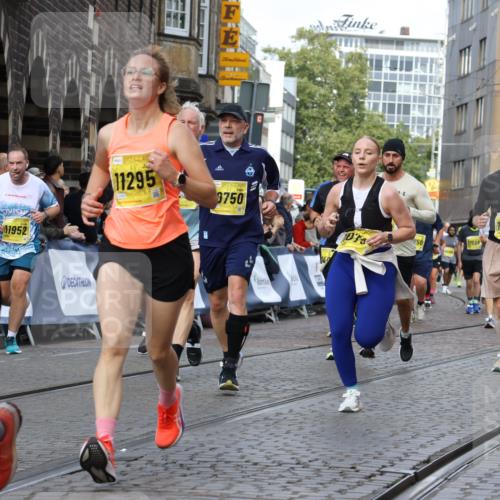 13.09.2026 - 21. swb-Marathon Bremen Strokosch-Dieckow http://msf.ph/oto/10361376 13.09.2026 10:58:22 Ziel 10078, 10494, 10543, 10559, 10565, 10604, 10673, 10826, 10828, 10903, 10914, 10931, 10932, 11136, 11295, 11332, 11752, 11824, 11863, 11884, 12441, 12482, 12551, 10878, 10879, 11004, 11152, 11189, 11384, 11455, 11686, 11953, 11955, 12180, 12237, 12320, 12499, 12505, 12518 meine-sportfotos.de