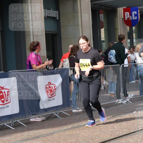 13.09.2026 - 21. swb-Marathon Bremen Strokosch-Dieckow http://msf.ph/oto/10361390 13.09.2026 11:22:07 Ziel 10710, 10968, 11423, 11579, 12444, 11639, 11698, 12157, 12211 meine-sportfotos.de