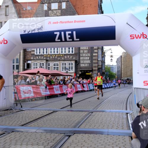 13.09.2026 - 21. swb-Marathon Bremen Tim E. http://msf.ph/oto/10361391 13.09.2026 12:58:55 Ziel 346, 2049, 5672, 6198, 6929, 8311, 8394 meine-sportfotos.de