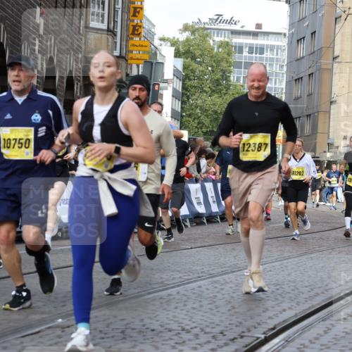 13.09.2026 - 21. swb-Marathon Bremen Strokosch-Dieckow http://msf.ph/oto/10361399 13.09.2026 10:58:23 Ziel 10078, 10494, 10543, 10559, 10565, 10604, 10673, 10826, 10828, 10903, 10914, 10931, 10932, 11136, 11295, 11332, 11752, 11824, 11863, 11884, 12441, 12482, 12551, 10878, 10879, 11004, 11030, 11152, 11189, 11384, 11455, 11953, 11955, 12180, 12237, 12320, 12499, 12505, 12518 meine-sportfotos.de