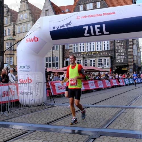 13.09.2026 - 21. swb-Marathon Bremen Tim E. http://msf.ph/oto/10361407 13.09.2026 12:58:58 Ziel 346, 1576, 2049, 5672, 6929, 8311 meine-sportfotos.de