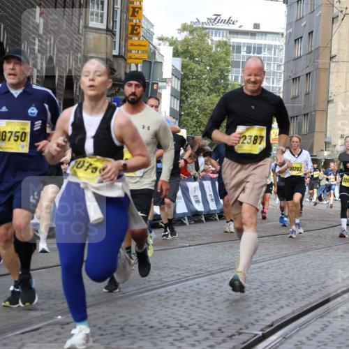 13.09.2026 - 21. swb-Marathon Bremen Strokosch-Dieckow http://msf.ph/oto/10361418 13.09.2026 10:58:23 Ziel 10078, 10494, 10543, 10559, 10565, 10604, 10673, 10826, 10828, 10903, 10914, 10931, 10932, 11136, 11295, 11332, 11752, 11824, 11863, 11884, 12441, 12482, 12551, 10878, 10879, 11004, 11030, 11152, 11189, 11384, 11455, 11953, 11955, 12180, 12237, 12320, 12499, 12505, 12518 meine-sportfotos.de