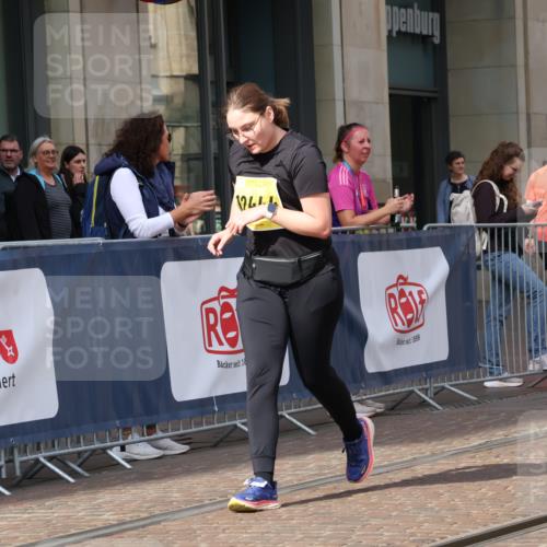 13.09.2026 - 21. swb-Marathon Bremen Strokosch-Dieckow http://msf.ph/oto/10361425 13.09.2026 11:22:08 Ziel 10710, 10968, 11423, 11579, 12444, 11639, 11698, 12157, 12211 meine-sportfotos.de