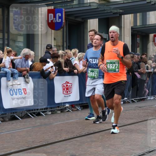 13.09.2026 - 21. swb-Marathon Bremen Strokosch-Dieckow http://msf.ph/oto/10361429 13.09.2026 13:36:09 Ziel 164, 372, 900, 1738, 1880, 2467, 2673, 2692, 2700, 2731, 2819, 2823, 2949, 3067, 3410, 3585, 3591, 4006, 4049, 4050, 4182, 4216, 4414, 4643, 4676, 4989, 5061, 5656, 5781, 6516, 6527, 6568, 6642, 6778, 7249, 7344, 7379, 7765, 7808, 7865, 8511, 8525, 8731, 8790, 8905, 8941, 9026, 9427, 9776, 9899, 10068, 10070, 13038, 318, 563, 1072, 1867, 2339, 2565, 2931, 2949, 3026, 3056, 3224, 3291, 3454, 3485, 3489, 4016, 4048, 5026, 5071, 5157, 5276, 5381, 5816, 6159, 6874, 6982, 7036 meine-sportfotos.de
