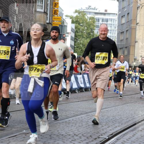 13.09.2026 - 21. swb-Marathon Bremen Strokosch-Dieckow http://msf.ph/oto/10361430 13.09.2026 10:58:24 Ziel 10494, 10543, 10559, 10604, 10673, 10798, 10826, 10828, 10903, 10914, 10931, 10932, 11136, 11295, 11332, 11388, 11752, 11863, 11884, 12386, 12387, 12441, 12482, 12551, 10878, 10879, 11004, 11030, 11189, 11384, 11955, 12180, 12237, 12320, 12499, 12505 meine-sportfotos.de