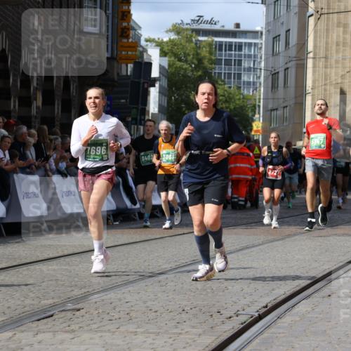 13.09.2026 - 21. swb-Marathon Bremen Strokosch-Dieckow http://msf.ph/oto/10361452 13.09.2026 13:34:14 Ziel 1656, 2727, 3389, 3522, 3790, 4554, 4613, 4658, 4874, 5063, 5156, 5341, 5513, 5563, 5587, 6151, 6508, 6509, 6623, 7047, 7126, 7303, 7354, 7431, 7832, 8025, 8512, 8641, 8910, 9068, 9128, 9342, 9344, 682, 784, 911, 1307, 2215, 3029, 3068, 3214, 3636, 3890, 4112, 4616, 5147, 5566, 5852, 6255, 7696, 7746, 7962, 9094, 9100, 9402, 9453, 9802, 13112 meine-sportfotos.de