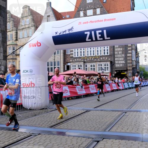 13.09.2026 - 21. swb-Marathon Bremen Tim E. http://msf.ph/oto/10361465 13.09.2026 12:59:04 Ziel 1576, 2049, 3624, 4847, 5672, 6929, 8065 meine-sportfotos.de