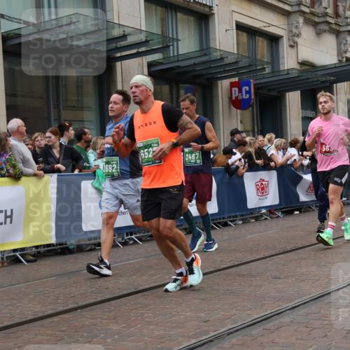 13.09.2026 - 21. swb-Marathon Bremen Strokosch-Dieckow http://msf.ph/oto/10361473 13.09.2026 13:36:11 Ziel 164, 372, 900, 1738, 1880, 2467, 2673, 2692, 2700, 2731, 2819, 2823, 3067, 3410, 3585, 3591, 3815, 4006, 4049, 4050, 4182, 4216, 4304, 4414, 4643, 4676, 5061, 5656, 5781, 6340, 6516, 6527, 6568, 6642, 6778, 7039, 7249, 7344, 7656, 7765, 7808, 7865, 8525, 8723, 8731, 8790, 8905, 9427, 9776, 9899, 10068, 10070, 13038, 563, 1072, 1867, 2339, 2565, 2931, 2949, 3026, 3056, 3224, 3291, 3454, 3489, 4016, 5026, 5157, 5276, 5381, 5816, 6159, 6874, 6982, 7036 meine-sportfotos.de