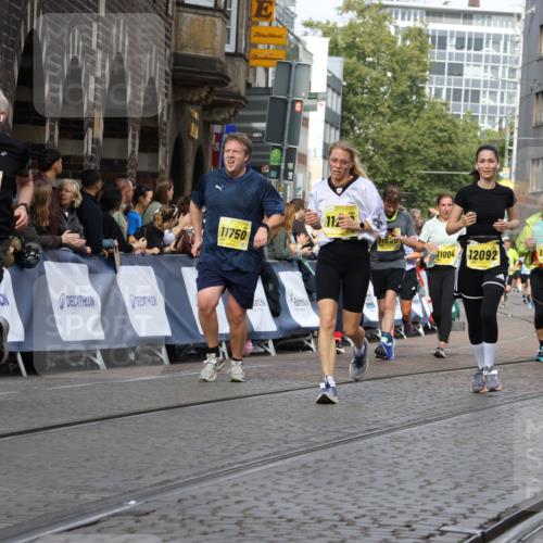 13.09.2026 - 21. swb-Marathon Bremen Strokosch-Dieckow http://msf.ph/oto/10361475 13.09.2026 10:58:27 Ziel 10249, 10494, 10530, 10543, 10559, 10604, 10673, 10750, 10798, 10826, 10828, 10903, 10914, 10931, 10932, 11120, 11131, 11136, 11295, 11332, 11388, 11420, 11752, 11863, 11884, 11952, 12017, 12386, 12387, 12441, 12482, 10878, 10879, 11030, 11189, 11384, 11743, 11955, 12180, 12237, 12320, 12499, 12505 meine-sportfotos.de