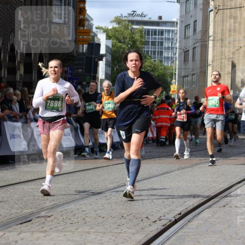 13.09.2026 - 21. swb-Marathon Bremen Strokosch-Dieckow http://msf.ph/oto/10361501 13.09.2026 13:34:14 Ziel 1656, 2727, 3389, 3522, 3790, 4554, 4613, 4658, 4874, 5063, 5156, 5341, 5513, 5563, 5587, 6151, 6508, 6509, 6623, 7047, 7126, 7303, 7354, 7431, 7832, 8025, 8512, 8641, 8910, 9068, 9128, 9342, 9344, 682, 784, 911, 1307, 2215, 3029, 3068, 3214, 3636, 3890, 4112, 4616, 5147, 5566, 5852, 6255, 7696, 7746, 7962, 9094, 9100, 9402, 9453, 9802, 13112 meine-sportfotos.de