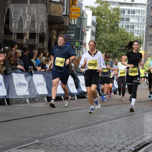 13.09.2026 - 21. swb-Marathon Bremen Strokosch-Dieckow http://msf.ph/oto/10361523 13.09.2026 10:58:27 Ziel 10249, 10494, 10530, 10543, 10559, 10604, 10673, 10750, 10798, 10826, 10828, 10903, 10914, 10931, 10932, 11120, 11131, 11136, 11295, 11332, 11388, 11420, 11752, 11863, 11884, 11952, 12017, 12386, 12387, 12441, 12482, 10878, 10879, 11030, 11189, 11384, 11743, 11955, 12180, 12237, 12320, 12499, 12505 meine-sportfotos.de