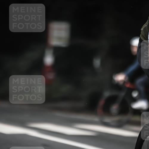 13.09.2026 - Stadtparktriathlon H.Heesch http://msf.ph/oto/10361524 13.09.2026 10:02:39 Radfahren 211, 263, 313, 340 meine-sportfotos.de