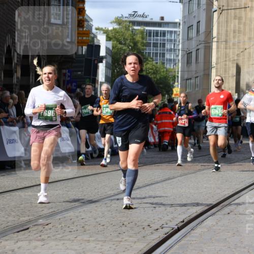 13.09.2026 - 21. swb-Marathon Bremen Strokosch-Dieckow http://msf.ph/oto/10361526 13.09.2026 13:34:14 Ziel 1656, 2727, 3389, 3522, 3790, 4554, 4613, 4658, 4874, 5063, 5156, 5341, 5513, 5563, 5587, 6151, 6508, 6509, 6623, 7047, 7126, 7303, 7354, 7431, 7832, 8025, 8512, 8641, 8910, 9068, 9128, 9342, 9344, 682, 784, 911, 1307, 2215, 3029, 3068, 3214, 3636, 3890, 4112, 4616, 5147, 5566, 5852, 6255, 7696, 7746, 7962, 9094, 9100, 9402, 9453, 9802, 13112 meine-sportfotos.de