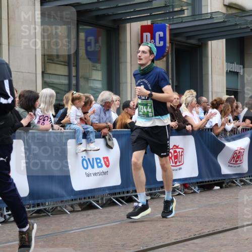 13.09.2026 - 21. swb-Marathon Bremen Strokosch-Dieckow http://msf.ph/oto/10361536 13.09.2026 13:36:12 Ziel 164, 372, 900, 1738, 1880, 2467, 2673, 2692, 2700, 2731, 2819, 2823, 3067, 3410, 3585, 3591, 3815, 4006, 4049, 4050, 4182, 4216, 4304, 4414, 4643, 4676, 5061, 5656, 5781, 6280, 6340, 6516, 6527, 6568, 6778, 7039, 7237, 7249, 7344, 7656, 7765, 7808, 7865, 8525, 8723, 8731, 8790, 8905, 9427, 9776, 9899, 10068, 10070, 13038, 563, 1072, 1867, 2339, 2565, 2931, 2949, 3026, 3056, 3224, 3291, 3454, 3489, 4016, 5026, 5157, 5276, 5381, 5816, 6159, 6874, 6982, 7036 meine-sportfotos.de