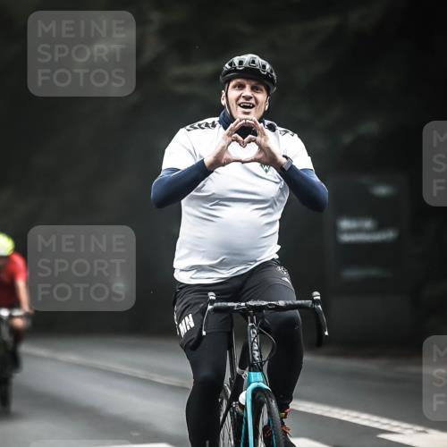 13.09.2026 - Stadtparktriathlon H.Heesch http://msf.ph/oto/10361545 13.09.2026 10:02:51 Radfahren 210, 223, 273 meine-sportfotos.de
