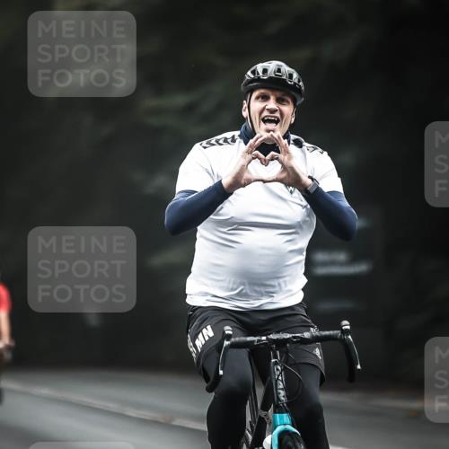 13.09.2026 - Stadtparktriathlon H.Heesch http://msf.ph/oto/10361548 13.09.2026 10:02:51 Radfahren 210, 223, 273 meine-sportfotos.de