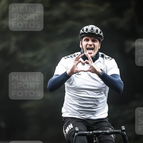 13.09.2026 - Stadtparktriathlon H.Heesch http://msf.ph/oto/10361554 13.09.2026 10:02:51 Radfahren 210, 223, 273 meine-sportfotos.de