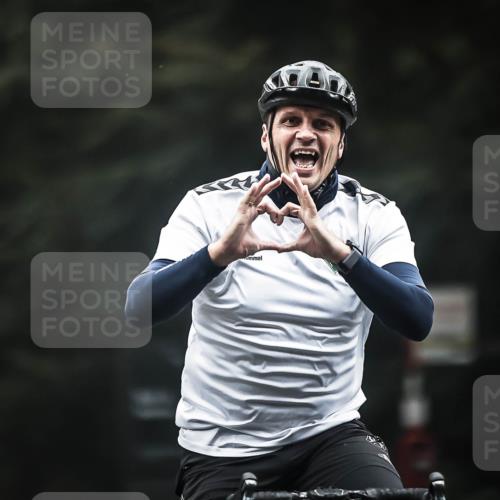 13.09.2026 - Stadtparktriathlon H.Heesch http://msf.ph/oto/10361563 13.09.2026 10:02:51 Radfahren 210, 223, 273 meine-sportfotos.de