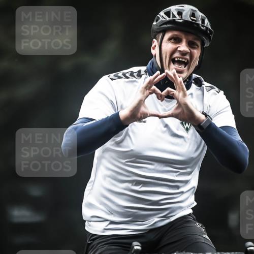13.09.2026 - Stadtparktriathlon H.Heesch http://msf.ph/oto/10361568 13.09.2026 10:02:52 Radfahren 210, 223, 273 meine-sportfotos.de