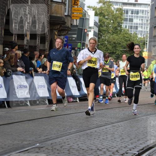 13.09.2026 - 21. swb-Marathon Bremen Strokosch-Dieckow http://msf.ph/oto/10361571 13.09.2026 10:58:27 Ziel 10249, 10494, 10530, 10543, 10559, 10604, 10673, 10750, 10798, 10826, 10828, 10903, 10914, 10931, 10932, 11120, 11131, 11136, 11295, 11332, 11388, 11420, 11752, 11863, 11884, 11952, 12017, 12386, 12387, 12441, 12482, 10878, 10879, 11030, 11189, 11384, 11743, 11955, 12180, 12237, 12320, 12499, 12505 meine-sportfotos.de