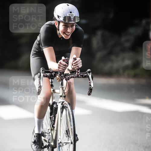 13.09.2026 - Stadtparktriathlon H.Heesch http://msf.ph/oto/10361582 13.09.2026 11:17:39 Radfahren 562, 660, 752, 814, 1797 meine-sportfotos.de