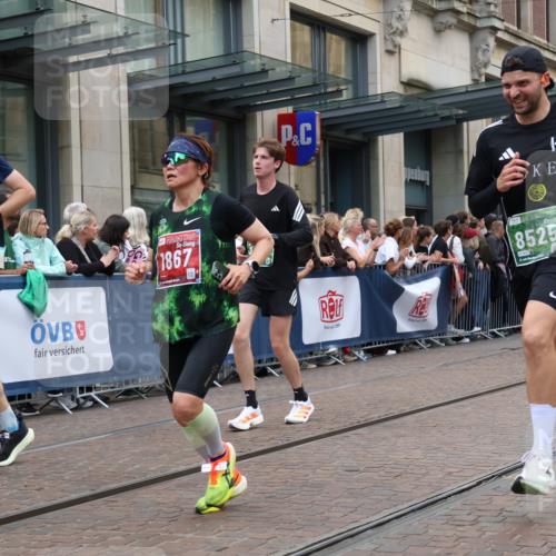 13.09.2026 - 21. swb-Marathon Bremen Strokosch-Dieckow http://msf.ph/oto/10361619 13.09.2026 13:36:13 Ziel 164, 372, 900, 1738, 1880, 2467, 2673, 2692, 2700, 2731, 2819, 2823, 3067, 3410, 3585, 3591, 3815, 4006, 4049, 4050, 4182, 4216, 4304, 4414, 4643, 4676, 4892, 5061, 5656, 5781, 6280, 6340, 6516, 6527, 6568, 7039, 7229, 7237, 7249, 7344, 7656, 7765, 7808, 7865, 8525, 8723, 8731, 8790, 8905, 9427, 9776, 9899, 10068, 10070, 13038, 563, 1072, 1867, 2339, 2565, 2931, 2949, 3026, 3056, 3224, 3291, 3454, 3489, 4016, 5026, 5157, 5276, 5816, 6159, 6874, 6982, 7036 meine-sportfotos.de