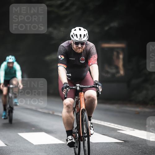 13.09.2026 - Stadtparktriathlon H.Heesch http://msf.ph/oto/10361629 13.09.2026 10:02:59 Radfahren 253, 254, 273 meine-sportfotos.de