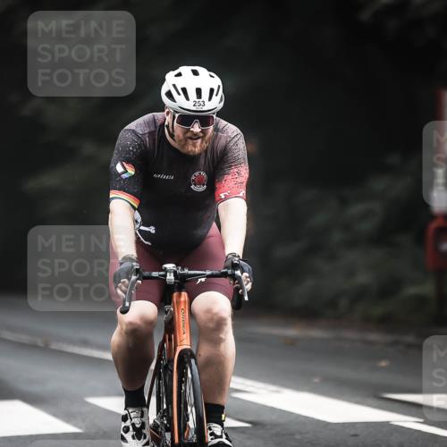 13.09.2026 - Stadtparktriathlon H.Heesch http://msf.ph/oto/10361635 13.09.2026 10:03:00 Radfahren 253, 254 meine-sportfotos.de