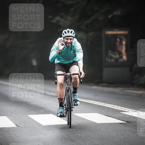 13.09.2026 - Stadtparktriathlon H.Heesch http://msf.ph/oto/10361650 13.09.2026 10:03:01 Radfahren 253, 254 meine-sportfotos.de