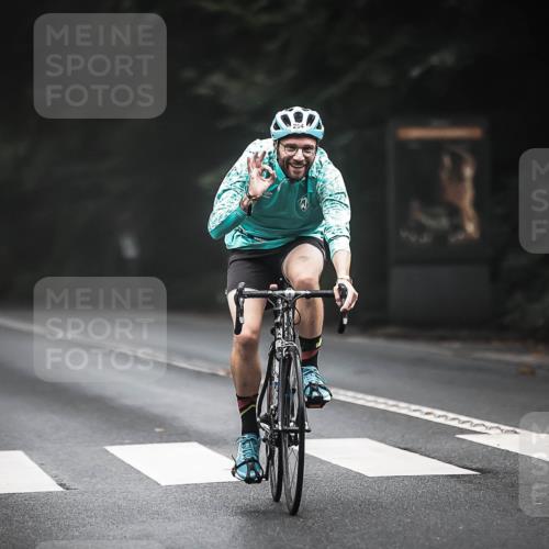 13.09.2026 - Stadtparktriathlon H.Heesch http://msf.ph/oto/10361655 13.09.2026 10:03:01 Radfahren 253, 254 meine-sportfotos.de