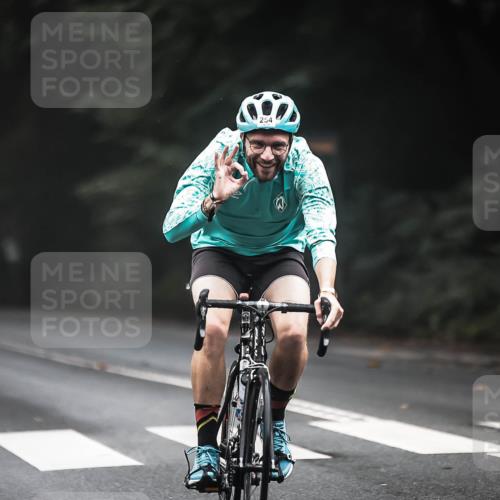 13.09.2026 - Stadtparktriathlon H.Heesch http://msf.ph/oto/10361668 13.09.2026 10:03:01 Radfahren 253, 254 meine-sportfotos.de