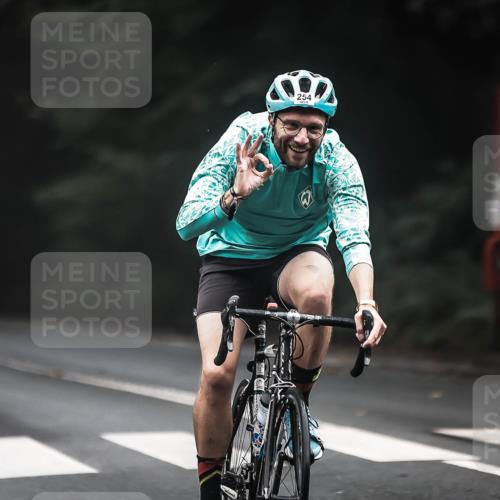 13.09.2026 - Stadtparktriathlon H.Heesch http://msf.ph/oto/10361678 13.09.2026 10:03:01 Radfahren 253, 254 meine-sportfotos.de